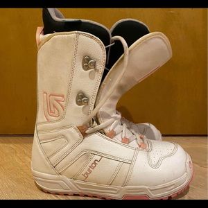 Women’s Burton snowboard boots. US size 7.